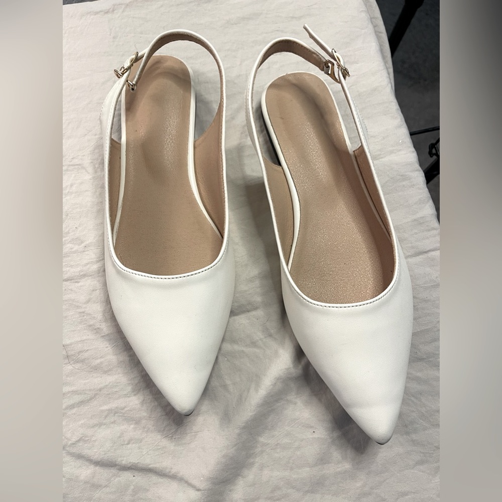 Women's Basic Plus Size Pointed Toe Slip On Flat Shoes With Back Strap